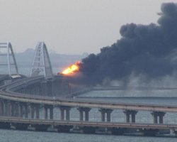 Вибух на Кримському мосту: окупанти готуються запускати поромну переправу