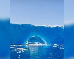 "Как будто огромный ледяной мост": в Антарктике полярники заметили необычный ледник (видео)