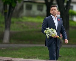 Зеленский на границе с Россией почтил память погибших во Второй мировой войне