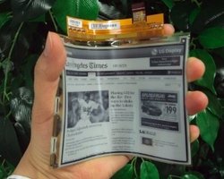 LG начала выпуск гибкой электронной бумаги