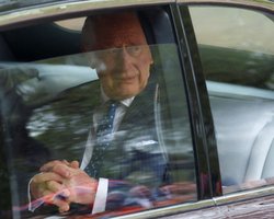 Король Чарльз III и королева Камилла прибыли в Букингемский дворец