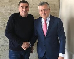 Добродомов отказался от участия в президентских выборах