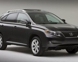 Чиновники продолжают скупать дорогие авто за бюджетные деньги 