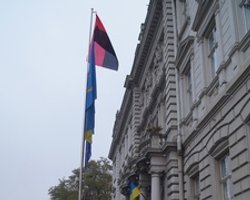 В честь годовщины УПА Львовский облсовет вывесил красно-черные флаги