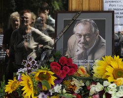 Церемонию прощания с Богданом Ступкой продлили на час