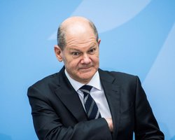 Делегація Шольца в Тель-Авіві вибігла з літака і лягла на землю через тривогу (відео)