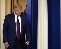 Трамп открестился от идеи переноса президентских выборов