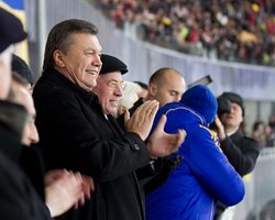 Януковича в очередной раз освистали на стадионе