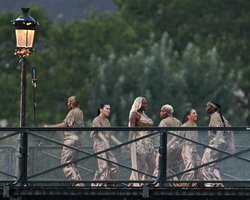 На церемонии открытия Олимпиады-2024 выступила самая популярная певица Франции (фото, видео)