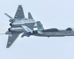 Достойный соперник из Китая: сравнение истребителей J-20 и F-22