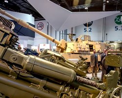Порошенко на военной выставке IDEX-2015 в ОАЭ
