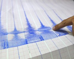 В результате двух землетрясений в Китае погибли 43 человека