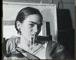  Из архива Фриды Кало отреставрируют 369 фотографий