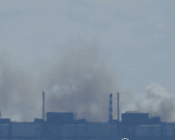 На Запорізькій АЕС помітили величезний стовп диму: в регіоні стався блекаут (відео)