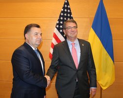 Министр обороны США объяснил, от чего зависит предоставление Украине летального вооружения