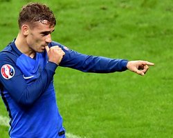 Франция стала первым полуфиналистом чемпионат мира