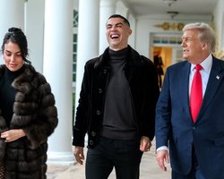 Роналду відвідав Білий дім: Трамп поширив ролик, в якому "грає" з зіркою в футбол (фото, відео)
