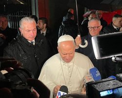 Папа Римский выступил за 24 часа мира на Рождество в Украине (видео)