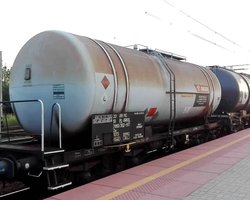 Дружня допомога: Польща передасть Україні велику партію палива