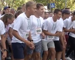 В Киеве состоялся праздничный забег в вышиванках