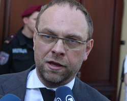 Власенко: Тимошенко сильно похудела, пьет только воду