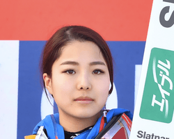 "Улучшила аэродинамику". Летающую лыжницу из Японии дисквалифицировали на Олимпиаде за комбинезон "на вырост"