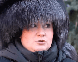 Королева Троещины Анетта Барсовна показала свою квартиру за $250 тысяч (видео)