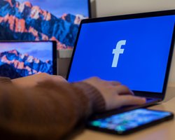 "Выдернули кабели": эксперты объяснили причины падения Facebook, Instagram и WhatsApp