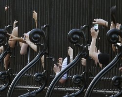 Кенсингтонский дворец: Кейт и ребенок чувствуют себя хорошо