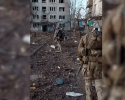 "Через разбитый, но непокоренный город": бойцы ССО ВСУ показали уничтоженный Бахмут (видео)