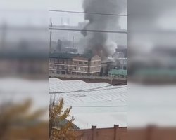 Дым над казармой "Ахмат": БпЛА попал по полку Росгвардии в Грозном, — соцсети (видео)