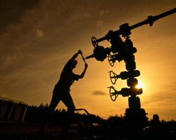 Цена на нефть выросла из-за военных действий в Ливии