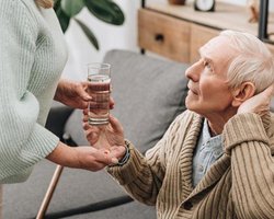 Самые высокие и самые низкие пенсии: какие сейчас выплаты получают украинцы