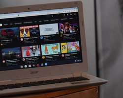 YouTube заблокировал три пророссийских канала, которые принадлежали Шелесту и Карасеву