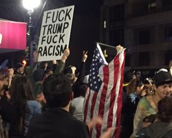 В Окленде – массовые протесты и поджоги после победы Трампа на выборах