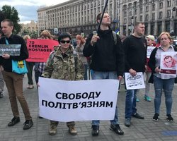 На Майдане Незалежности в Киеве проходит масштабная акция в поддержку Сенцова