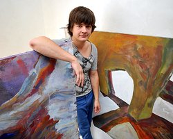 Молодо-красочно. Юные украинские художники создают шедевры из подручных материалов