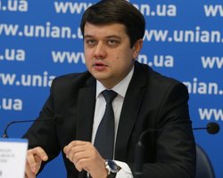 Медведчук "не очень эффективен" в переговорах по Донбассу, – Разумков