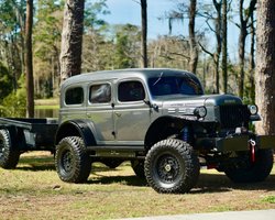 Старий військовий позашляховик 40-х перетворили на 700-сильного монстра за $500 000 (фото)