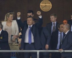 Янукович: Вчера украинские футболисты дали нам надежду