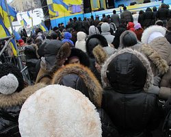СМИ: За митинг в поддержку Януковича платили по 100 грн. (фото)