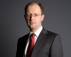 Яценюк готов оспаривать результаты выборов в судах