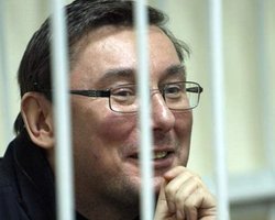 Луценко: Ющенко продал нас на фарш Януковичу