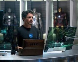 Премьеру Железного человека 2 перенесли из-за вулкана