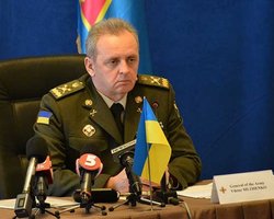 Начальник Генштаба Муженко не ответил на вопрос, когда украинские корабли пройдут через Керченский пролив