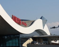 Протестующие захватили международный аэропорт Алматы, все рейсы отменены (фото, видео)