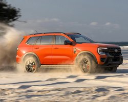 Ford представил яркого конкурента Toyota Prado с мощным дизелем (фото)