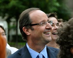 Кандидат в президенты Франции предложил обложить миллионеров 75-процентным налогом