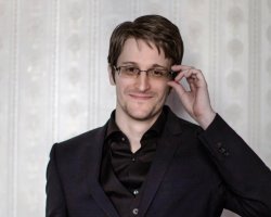 Едвард Сноуден наказом Путіна отримав російське громадянство (документ)