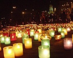 В Киеве прошла акция Зажги свечу памяти